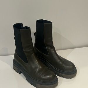 Zara Women's Black and Kaki Ankle Boots